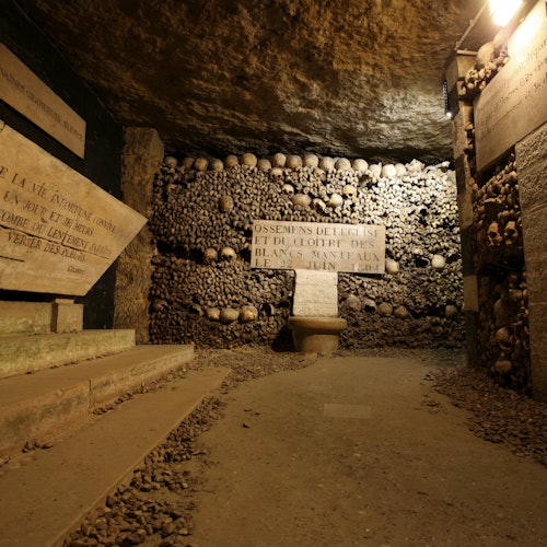 パリのカタコンブ チケットとツアー -