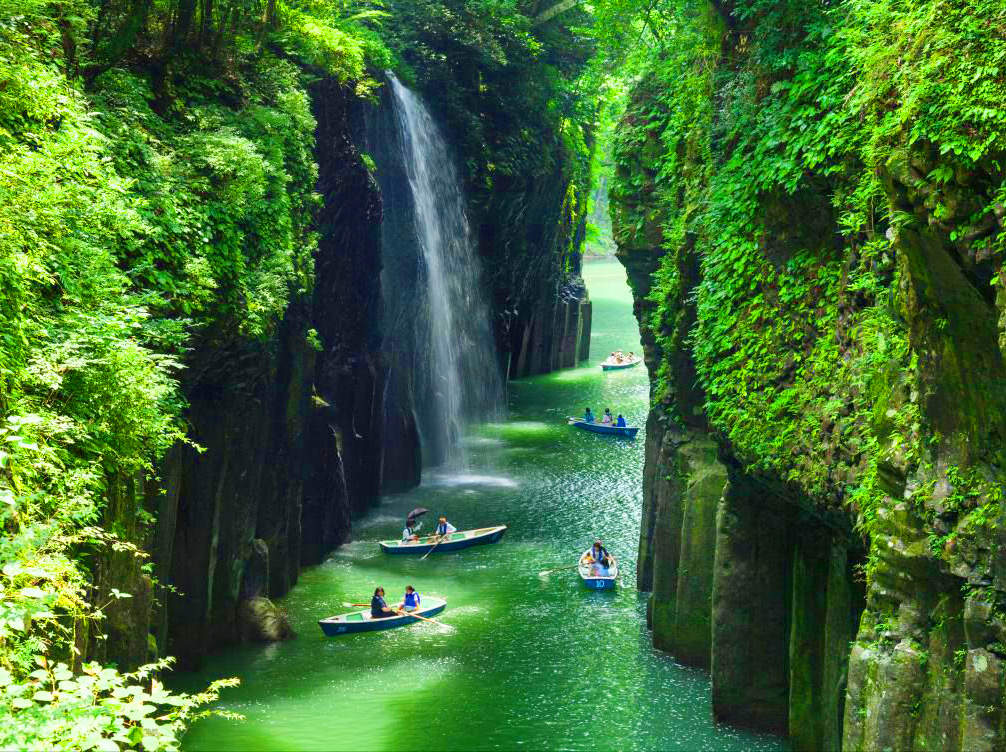 高千穂峡のボート＆遊歩道ナビ 滝を間近で見れるスポットへ！周辺立ち寄り情報も - まっぷるウェブ