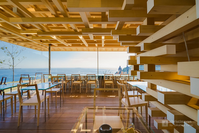 熱海に新名所！隈研吾の手がけた絶景カフェ！☆熱海アカオハーブ＆ローズガーデン : 甘辛ノオト