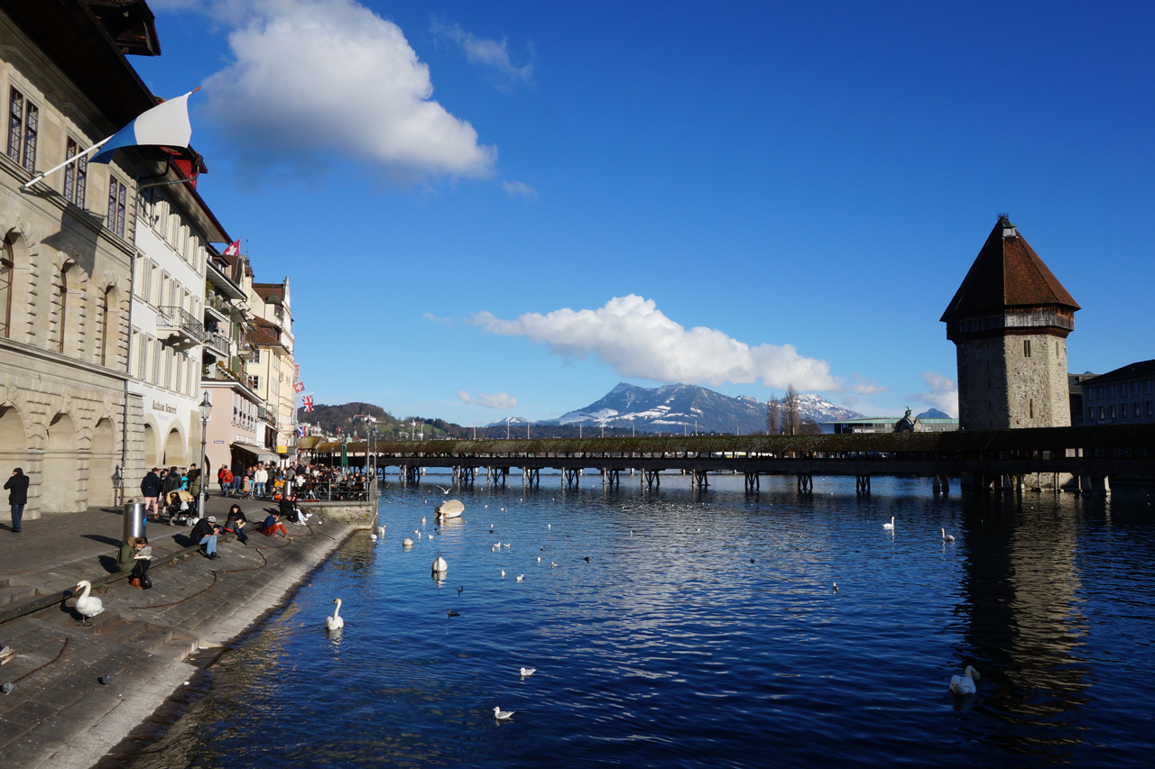 外敵から街を守るために造られた ヨーロッパ最古の屋根付き木造橋今日の絶景