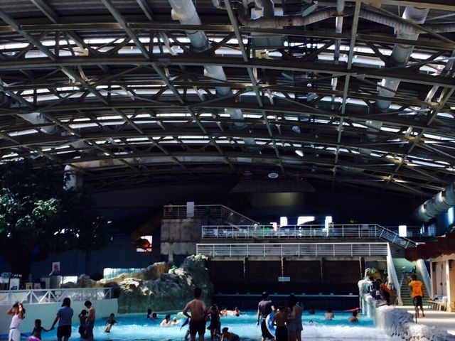 ハイスペック室内プール カリビアンビーチ攻略ガイド 波のプール、ながれるプール、ウォータースライダー、ロデオマウンテン、チューブスライダー、ウォーターランド、軽食など-