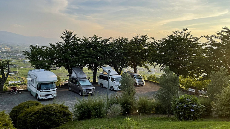 サービスエリアで車中泊はOK!?守るべきマナーと旅での活用方法テンネンパーマLIFE子連れ家族向け車中泊ブログ