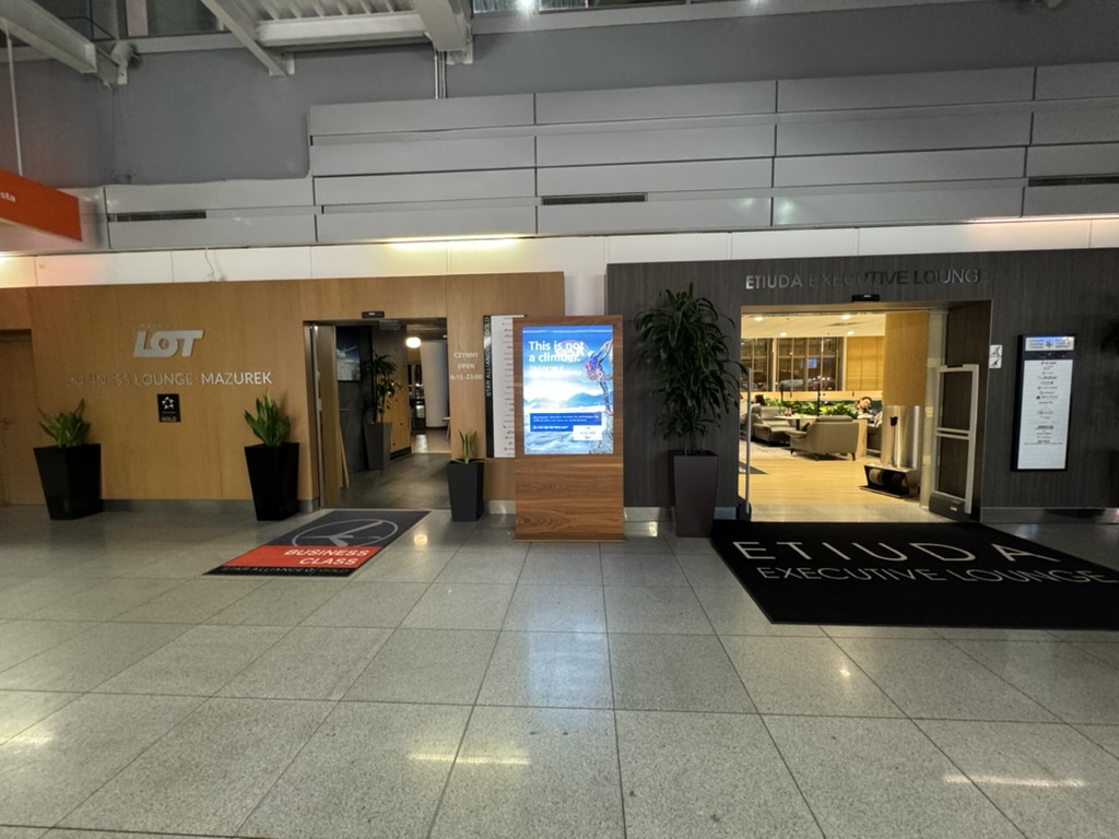 LOTポーランド航空、ワルシャワの「LOTビジネスラウンジ・ポロネーズ」の改装完了 - TRAICY
