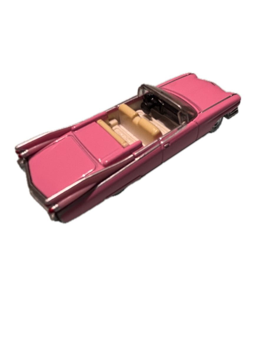 クルマ、アメ車、キャデラック、59年型、コンバーチブル、色はピンク！ チェッカーズファン歓喜のトミカが売ってましたよFlickr