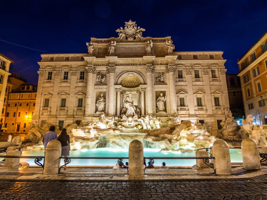 ローマ トレビの泉、トレビの朝は、ローマ、イタリア。トレビは、最大のバロックは、最も有名なローマの噴水を観光客が訪れた。の写真素材・画像素材Image 79324708