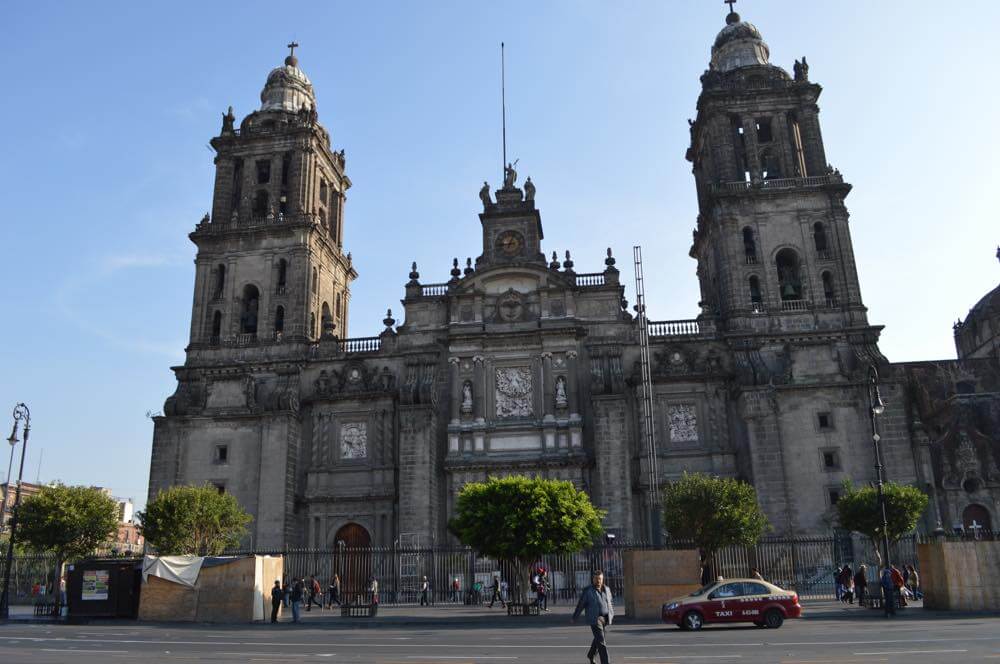 メキシコシティ歴史地区を散策。国立宮殿でディエゴ・リベラの壁画を見る メキシコ