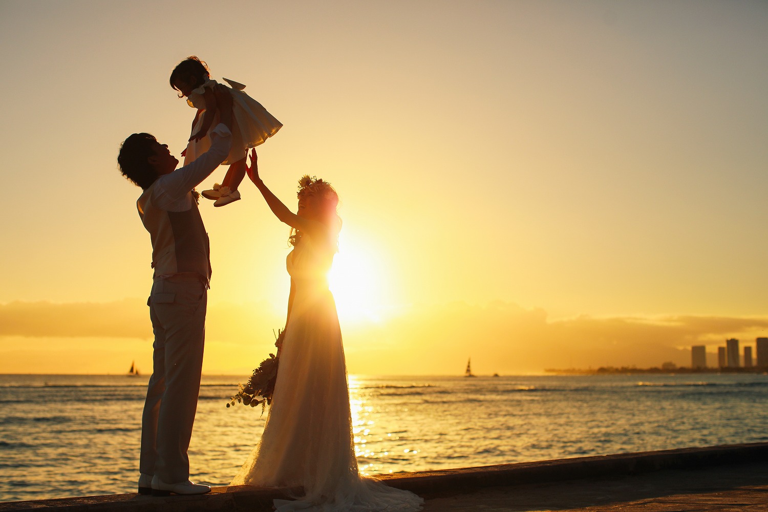 ハワイで素敵なサンセットを撮りたい！ハワイ ウェディングフォト ハワイ結婚写真はアンプハワイ