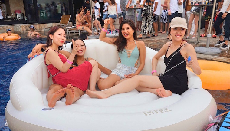 大人のプールパーティーに行ってみた！繊研新聞