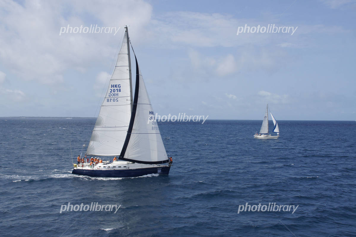競争ヨット」の9.4万点のロイヤリティフリー画像、写真素材、絵Shutterstock