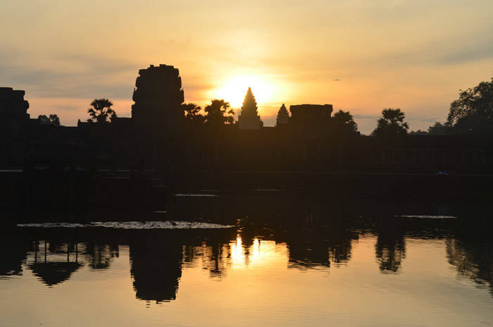 カンボジア シェムリアップ 「アンコール・ワット」 沢山の観光客と残念な
