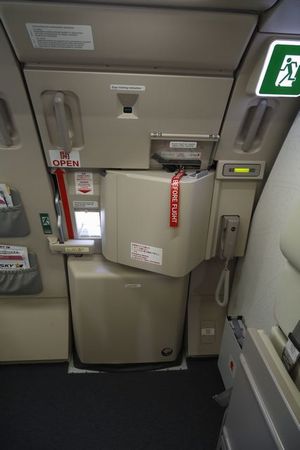 B737-800のドアを閉めます - 飛行機出発の準備