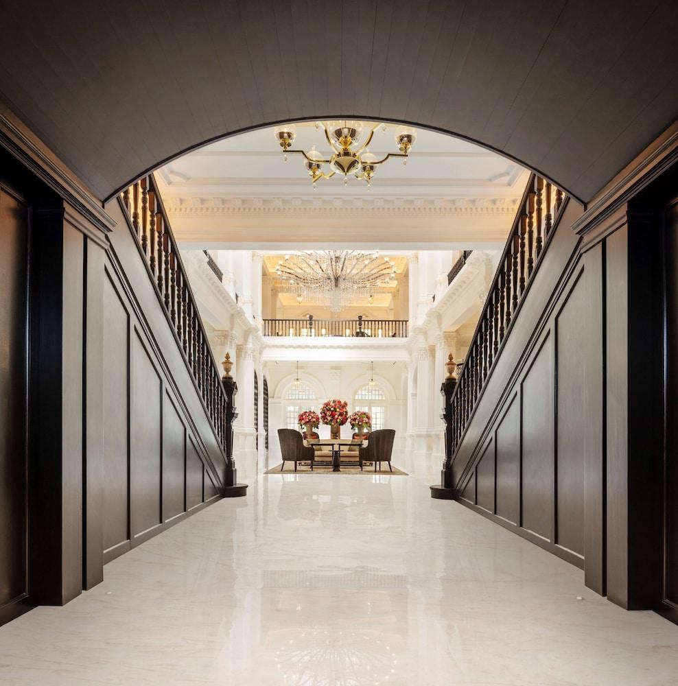 ラッフルズホテル🇸🇬 クラシカルで素敵なホテルでしたー！ シンガポールスリング発祥のロングバーも行ったよ🍸 結構度数高めだった😳