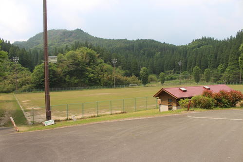 大分県中津江村に「遅刻」したカメルーン代表が２０１４年大会では仲間割れ Ｗ杯狂騒曲 : 読売新聞