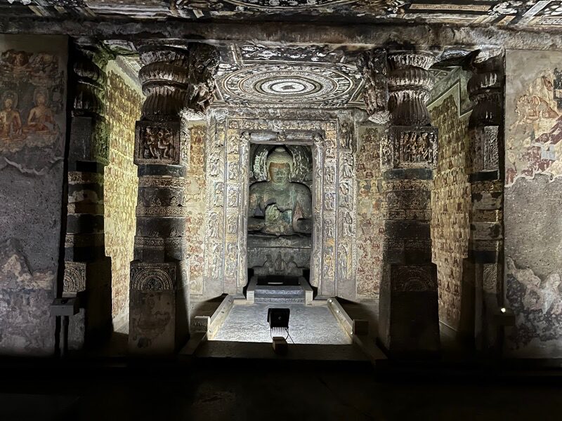 南＆西インドの旅⑧ アウランガーバードから世界遺産「アジャンター石窟寺院」まで悪路の長距離を往復する』アジャンター インド