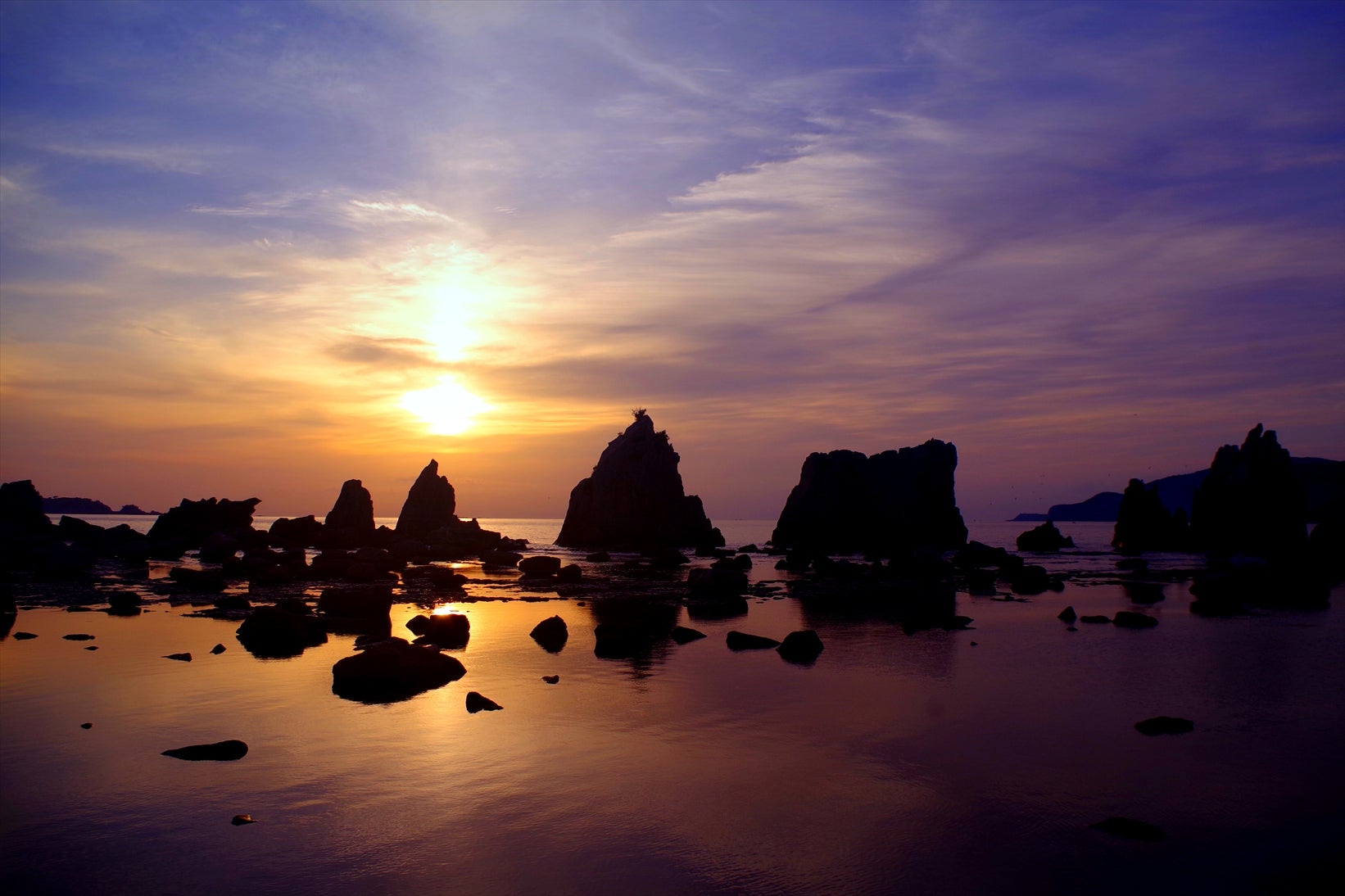橋杭岩に昇る満月の光景は幻想的でした - 風景悠楽