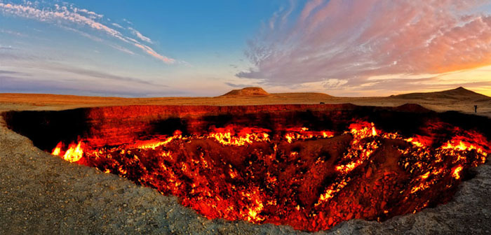 トルクメニスタンの絶景、ダルヴァザの地獄の門 – VOYAGE -世界見聞録