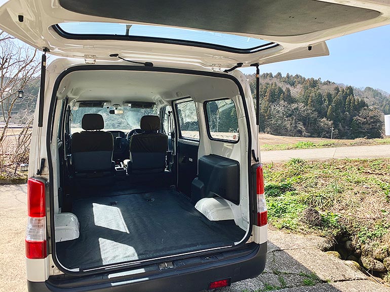 中古快適車中泊スポットガイド 全国版 車中泊数は年間360日!? リユース品をセンスよくまとめた”バンライフの達人”お宅訪問