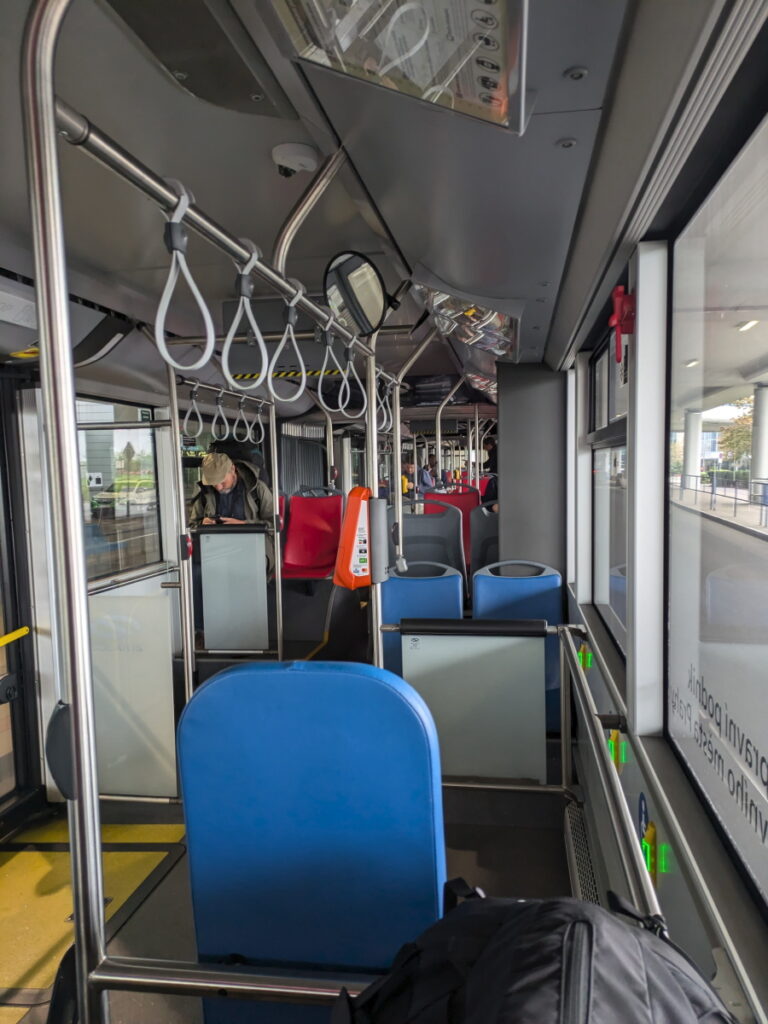 プラハ旅行～空港からプラハ市内の移動方法徹底解説！～ - メロントマトの子連れパリ事典