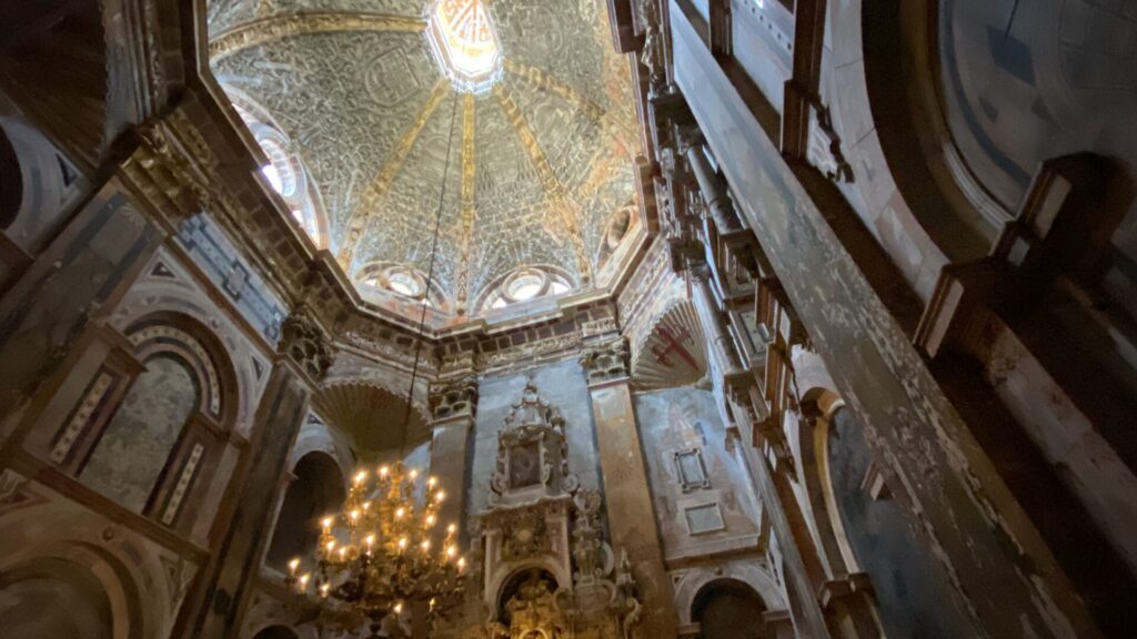 サンティアゴ：大聖堂と博物館ツアー + 栄光の門オプションGetYourGuide