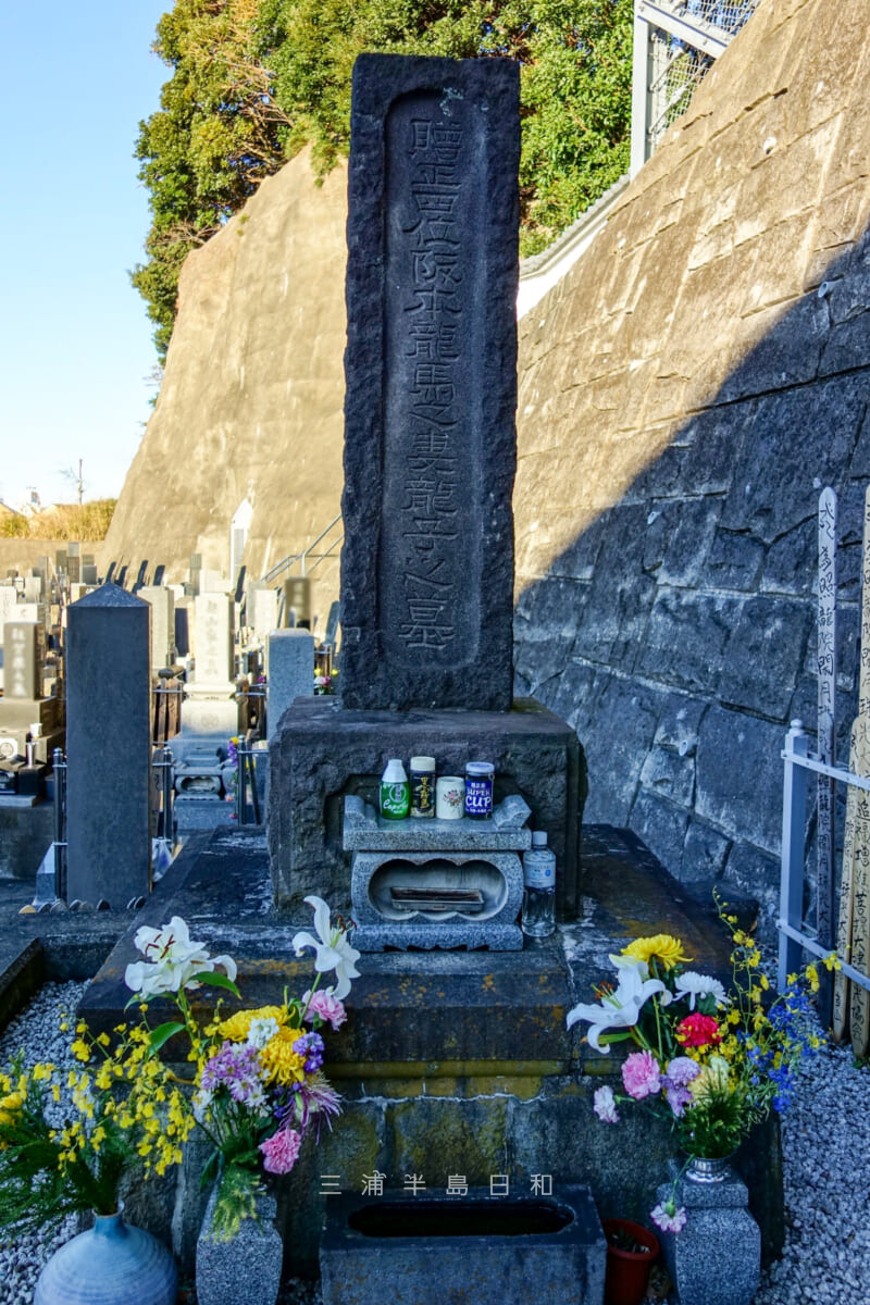 京都霊山護國神社 〜坂本龍馬・中岡慎太郎・木戸孝允墓坂本龍馬・中岡慎太郎像〜 -