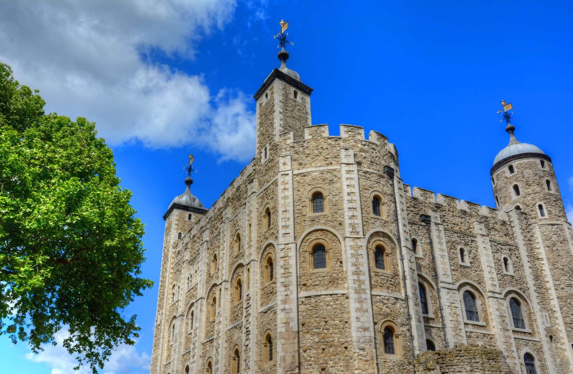 世界遺産 ロンドン塔を征く－血塗られた歴史と王室の秘宝が眠る「中世の城塞」 - Onlineジャーニ