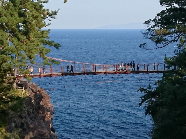 城ヶ崎海岸の門脇吊橋 02913004616 の写真・イラスト素材アマナイメージズ