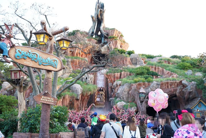 春休みは子連れで東京ディズニーランドへ！人気アトラクションの「ストーリー」にまつわる必見ポイントるるぶKids