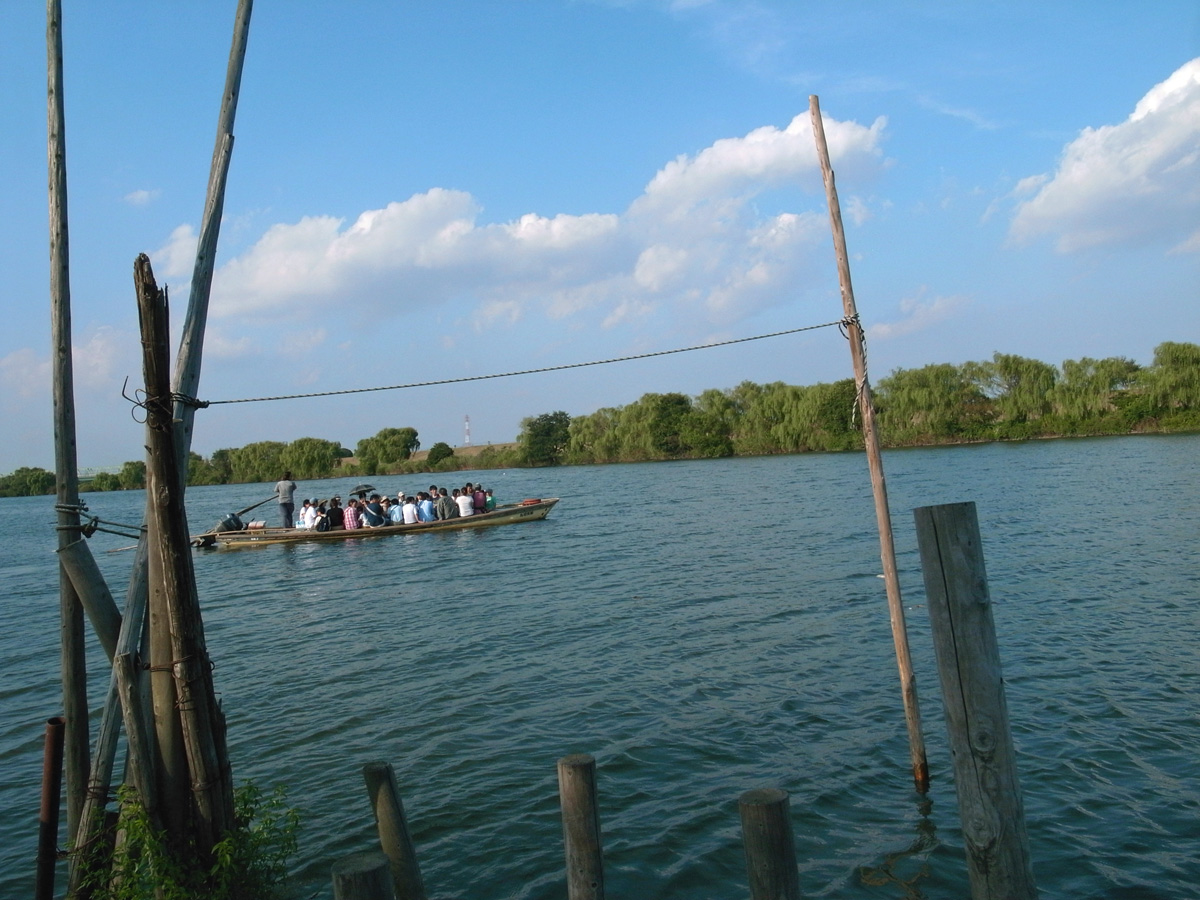 よう、さくら！」。寅さん気分で歩く矢切の渡しと柴又帝釈天 東京都・千葉県- 山と溪谷オンライン