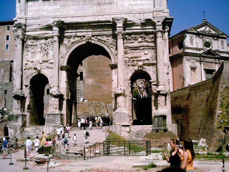 イタリア・ローマの青い空にコンスタンチンの凱旋門」の動画素材 ロイヤリティフリー 1068685544Shutterstock