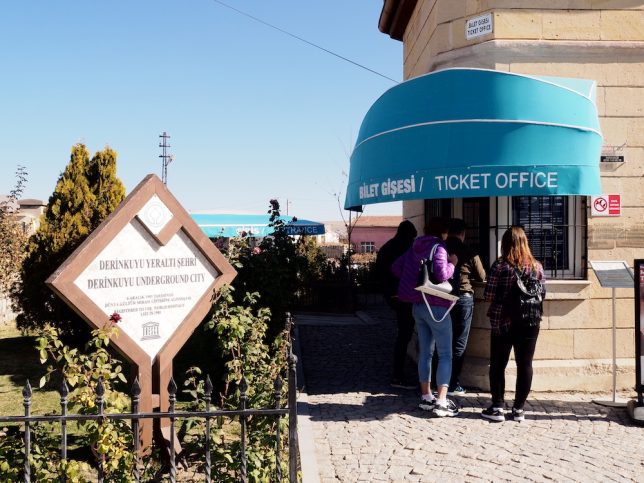 カッパドキアの南方の見所を1日で！プロコピス1日ツアー ウフララ渓谷＆デリンクユ地下都市日本語ガイド付きホットホリデ