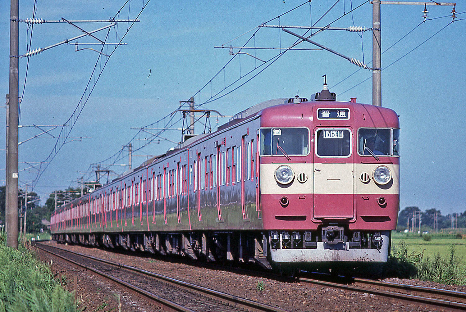 これはすごい‼️ 常磐線E531系赤電復刻塗装の15両編成が奇跡的に実現し、確率1%未満の連結の瞬間が ‼️ -