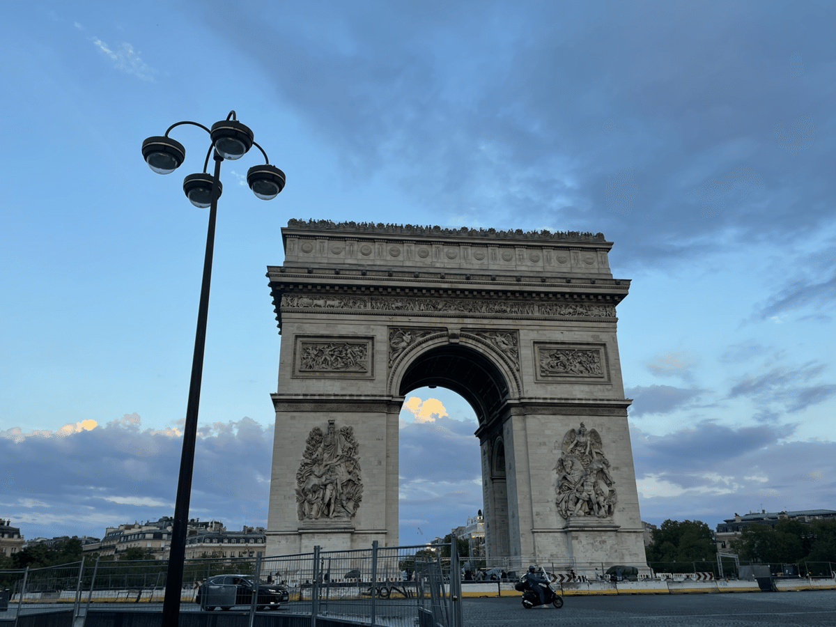 LOVETABI旅に恋する情報マガジン 近くで見ないともったいない！美しすぎるパリ凱旋門の魅力
