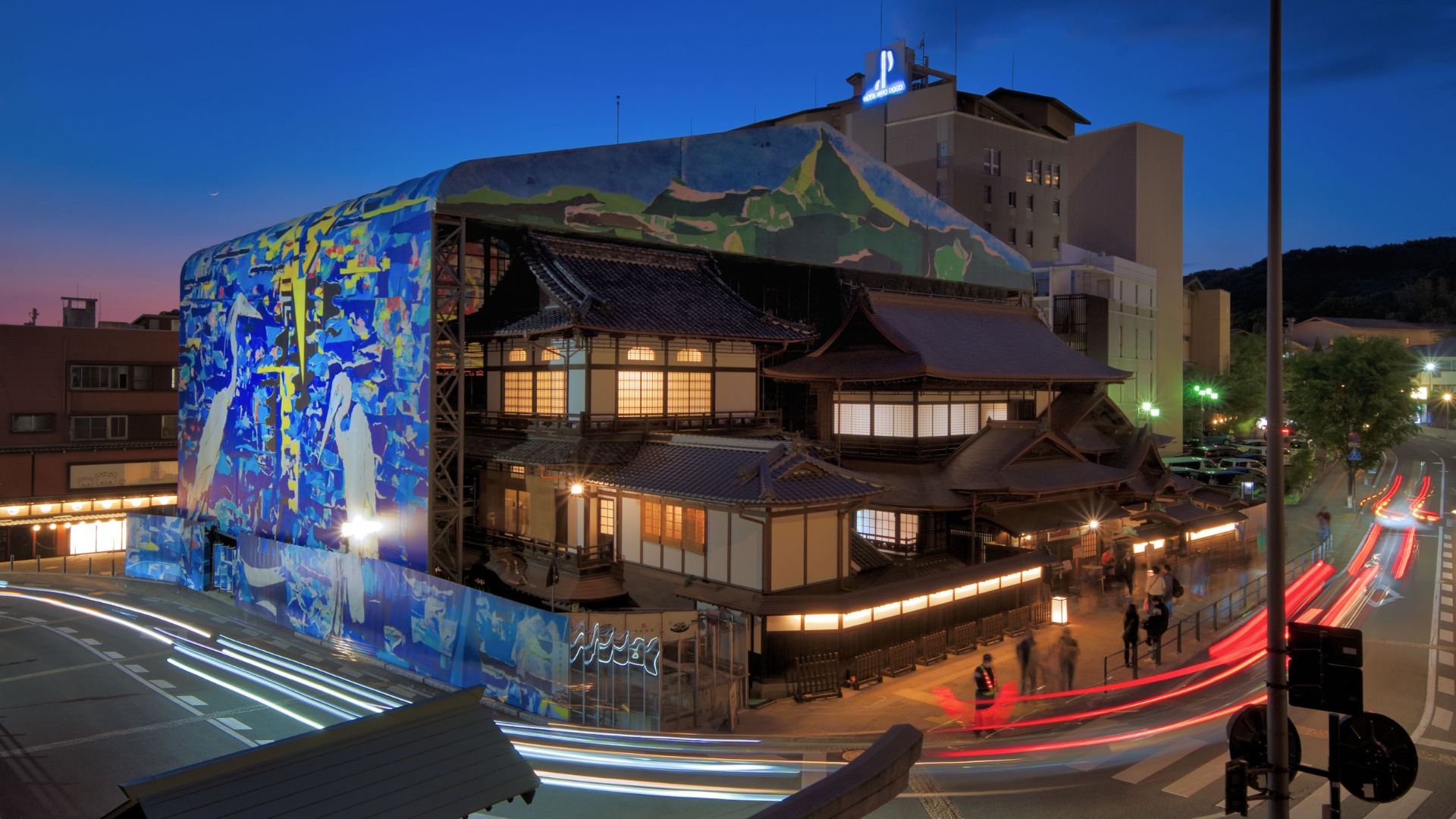 火の鳥」デザインマンホールを設置しました新着情報公式サイト 道後温泉