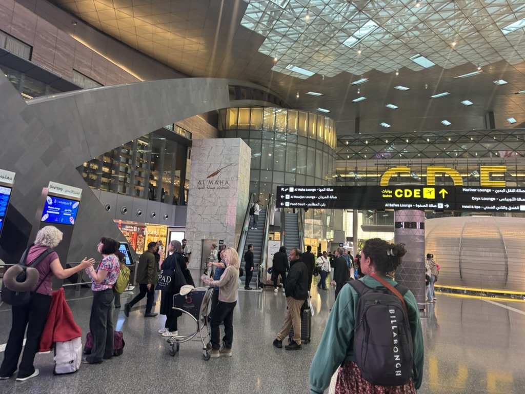 カタール、ドーハのハマド国際空港とアル・ムルジャン・ビジネスラウンジ・ザ・ガーデン食空間プロデュース花生活空間