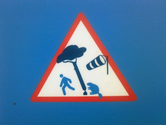 つっこみたくなる世界のおもしろ標識看板 世界のデザイン紹介三重のホームページ制作会社株式会社エスト