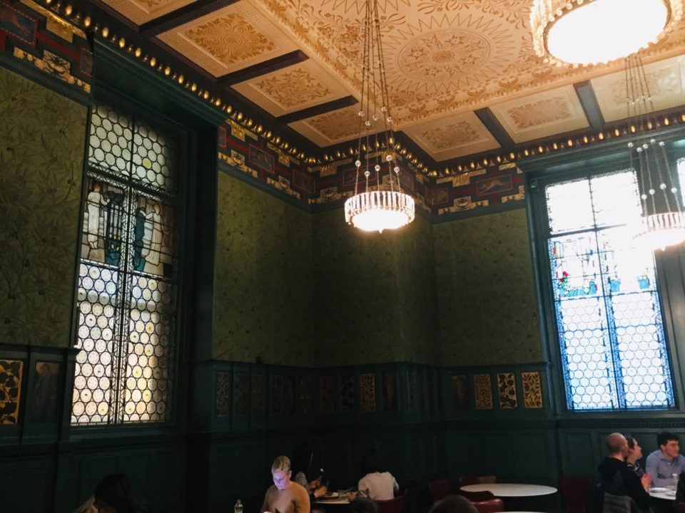 世界初の美術館カフェ。ヴィクトリア＆アルバート博物館「The V&A Café」観光アクセスガイド