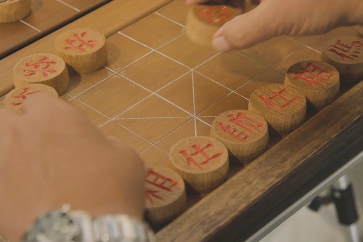 沖縄県・那覇120分 グループ割引！沖縄の伝統文化を彩る「花笠」作成体験！！伝統のものづくりを通じて沖縄の歴史や生活を肌で感じよう！ 完成した作品は持ち帰り可！黄金花笠-