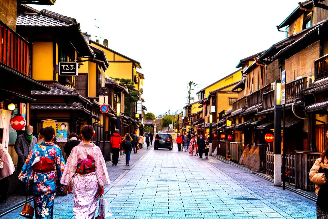 京都 祇園四条で女子会やデートや会食に最適京都肉×青果サワー京～みやこ-miyako～