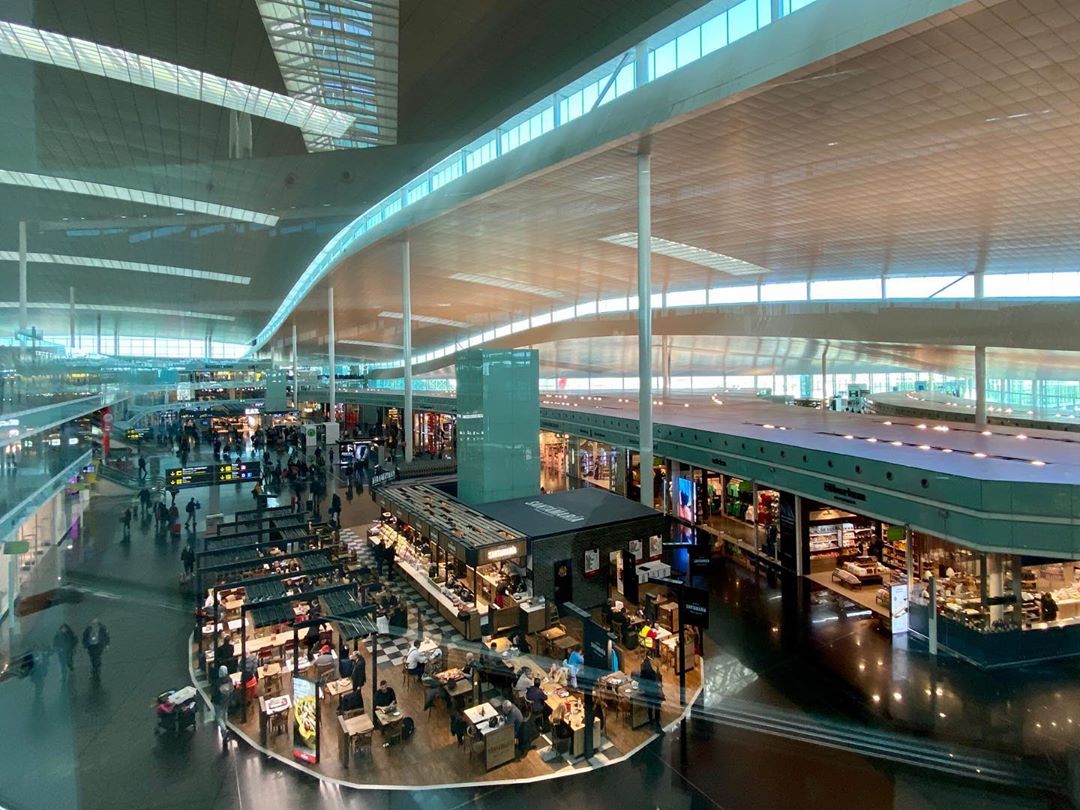 バルセロナ空港改修へ オーバーツーリズムの悪化に懸念も スペイン毎日新聞