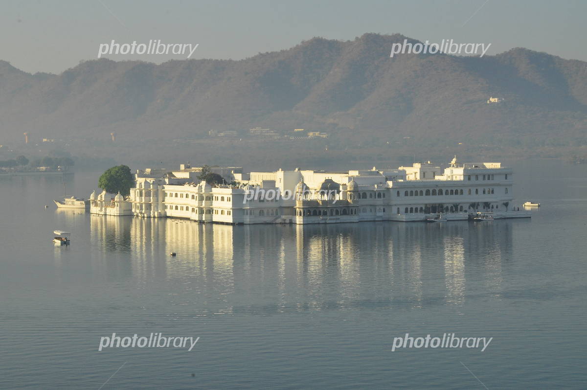 タージ レイク パレス -