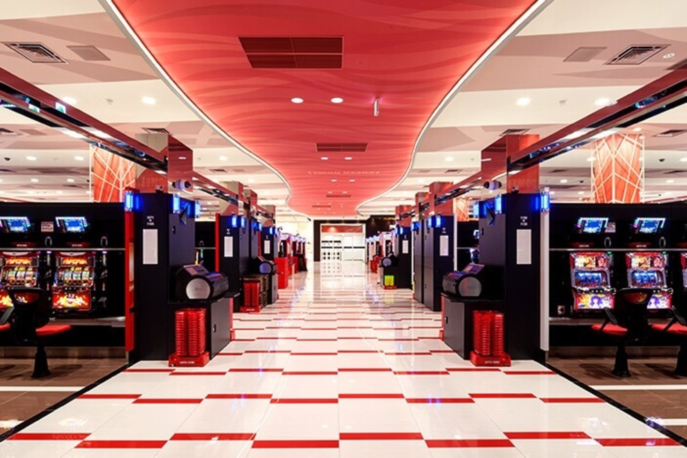 パチンコホールスタッフ 正社員 学歴・職歴は一切問いませんスーパードーム