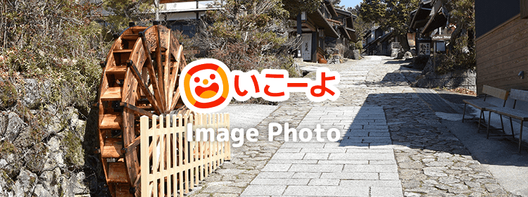鵡川駅に停車中のむかわ竜ラッピングトレイン。 ⁡ 現在、日高本線の終着は鵡川駅に。 鵡川駅の先は、まもなくして車止めがあります。