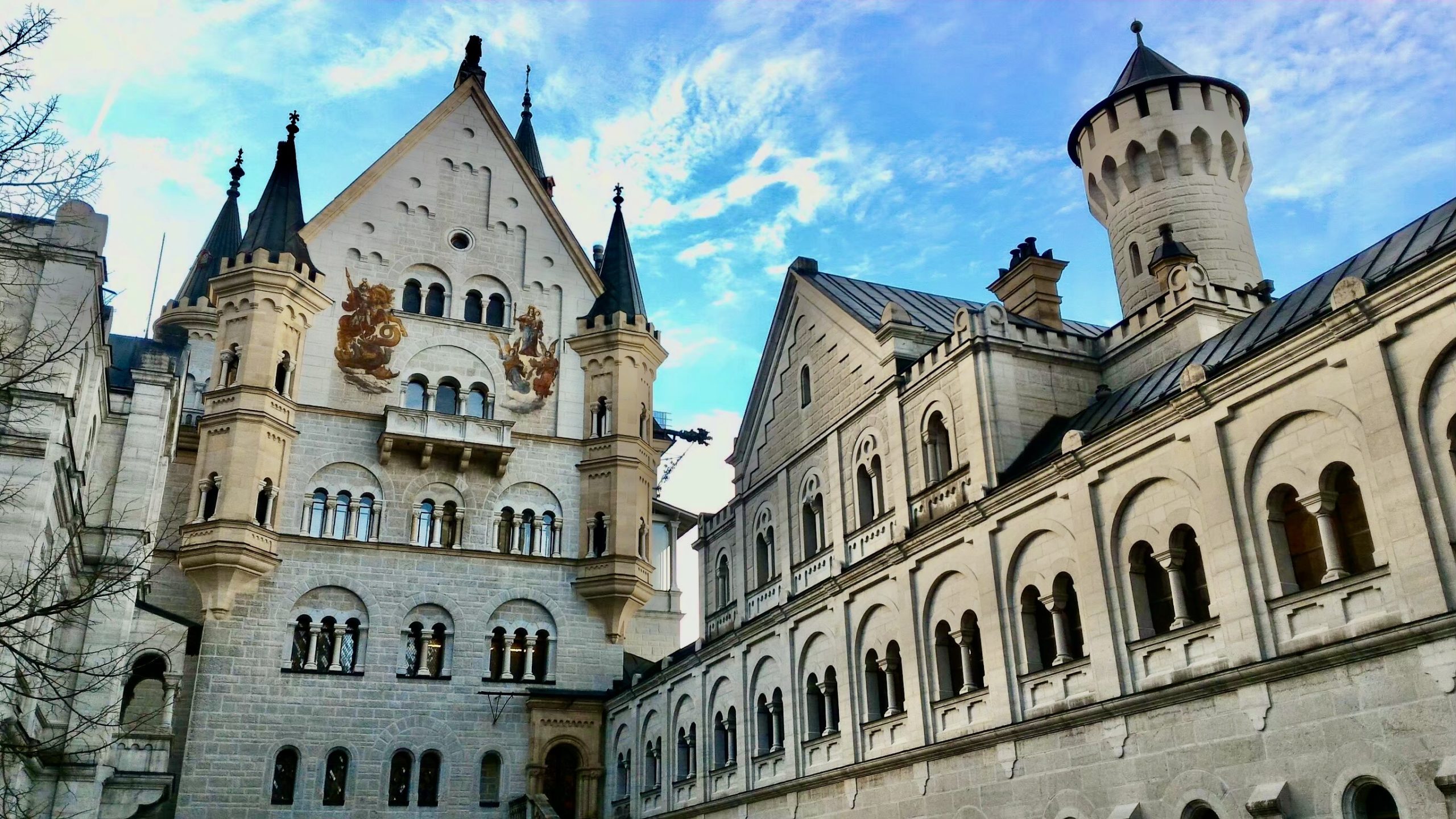 ノイシュバンシュタイン城の絶景映像！ディズニーのモデルとなった美しいドイツアルプスのお城を動画で紹介 - Petite New