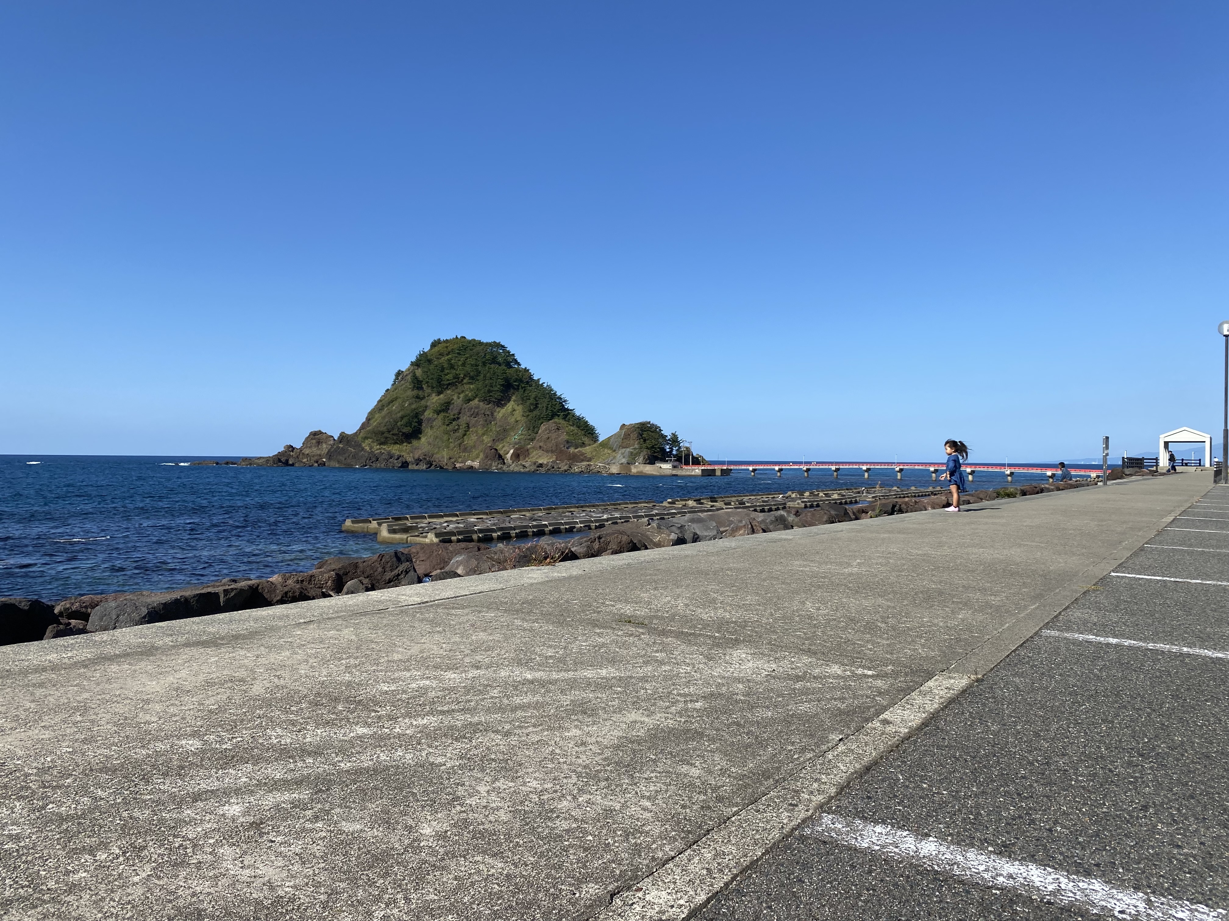 すごい！」「初めて見ました！」 地図会社が江の島で見つけた“激レア標識”に驚きの声 1