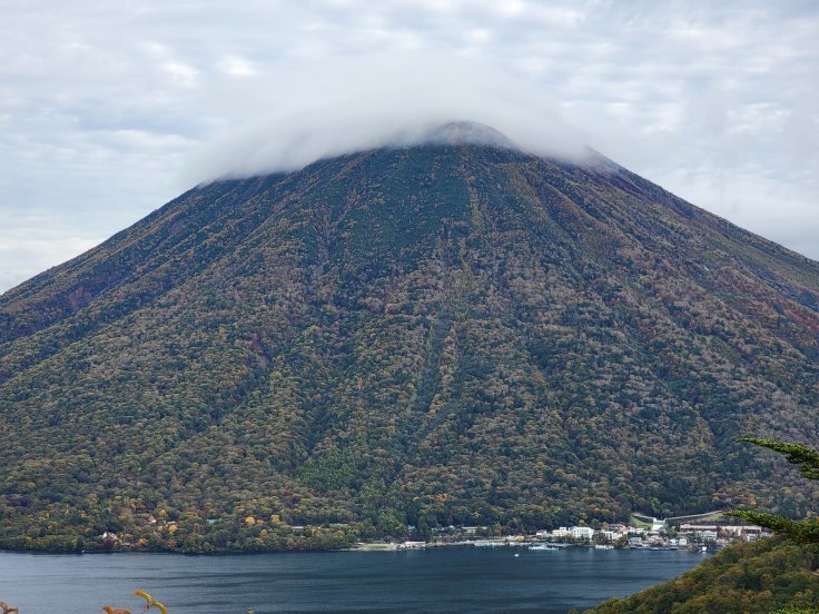 Another日光 中禅寺湖展望台駐車場と狸山 @栃木県