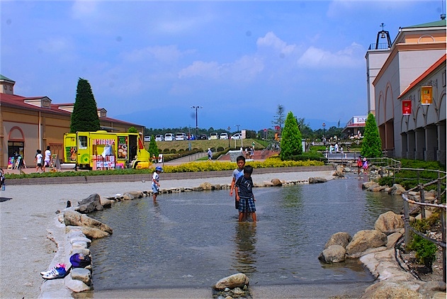 オリジナル商品コーナー正面入口入ってすぐの所では当店のオリジナル商品をご用意しております。 お土産に迷った際には是非ご参考ください✨️ロコスタイルマートlocostylemartオリジナル商品ロコオリジナル商品那須ガーデンアウトレット那須アウトレット