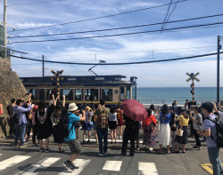 江ノ電 鎌倉高校駅前の踏切の写真素材37276039- PIXTA