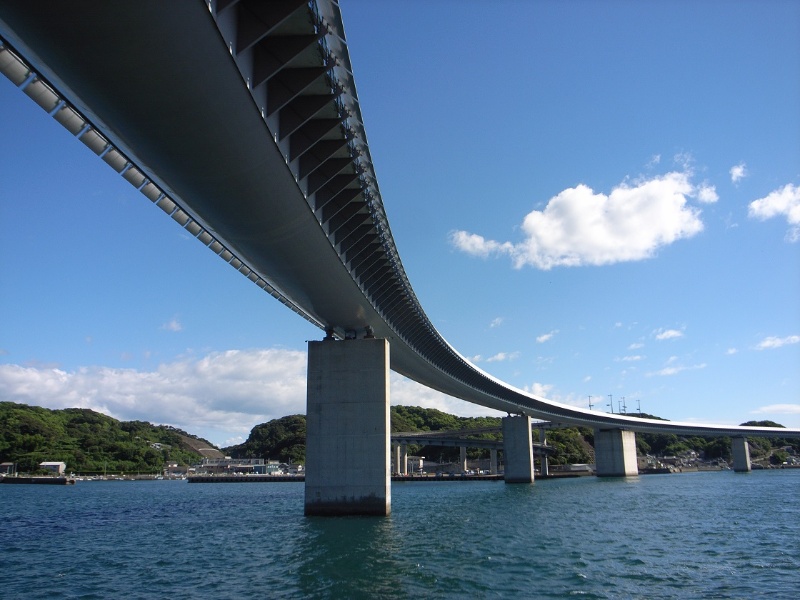 天草西海岸の国道で土砂崩れ 現場周辺が全面通行止め 2024年5月6日掲載