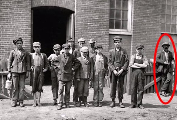 2082年からやってきたという自称「タイムトラベラー」が自ら撮影した恐竜の写真を公開カラパイア