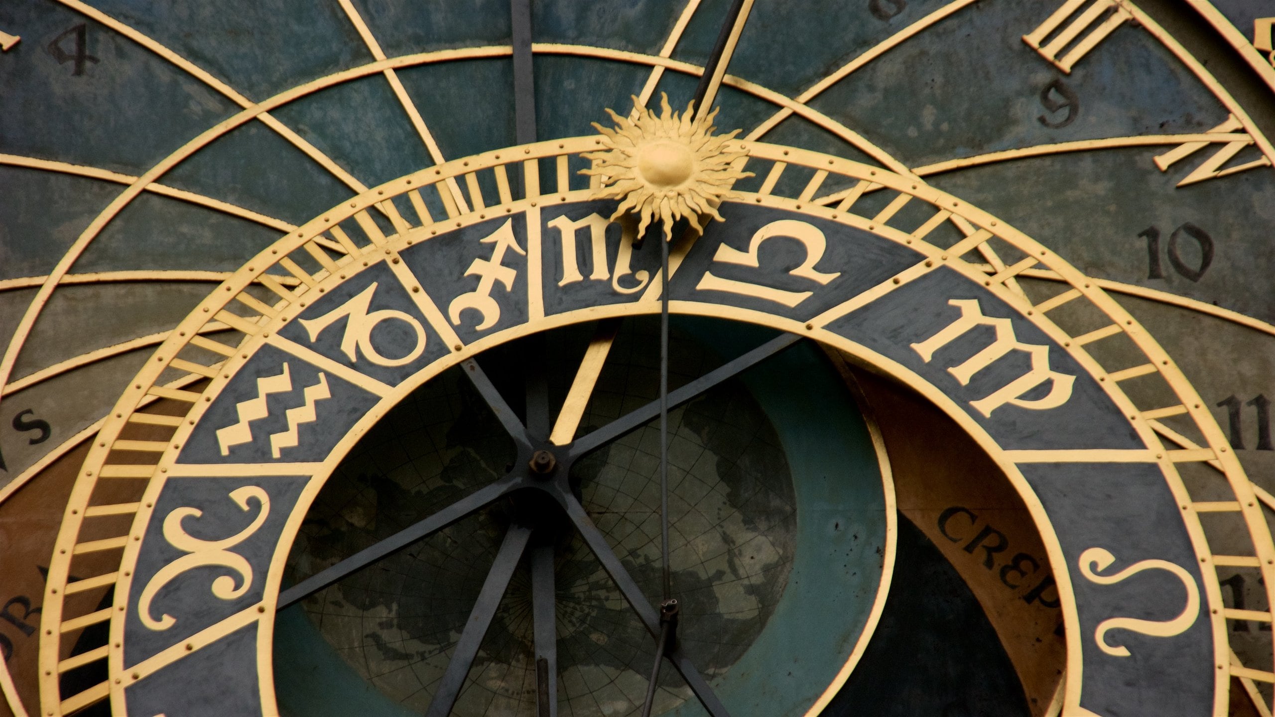 とっても美しいからくり時計。 一見の価値ありです！ 600年ほどずっと動き続いてるとか。